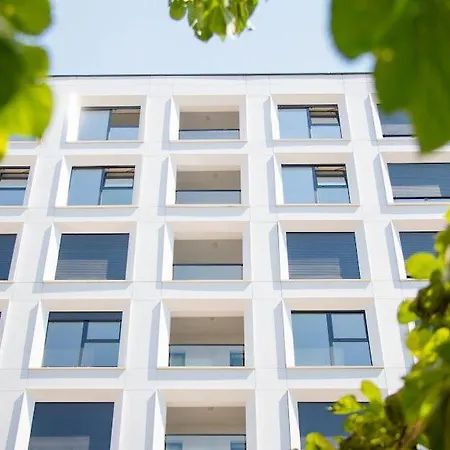 Shehu * Τίρανα