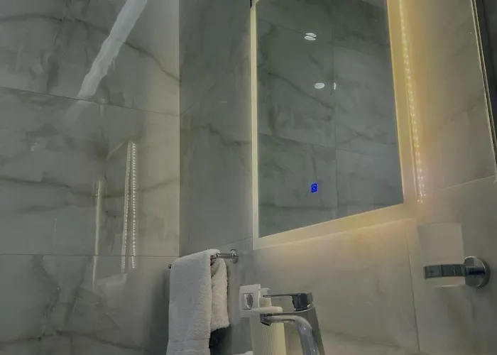 Shehu * Τίρανα